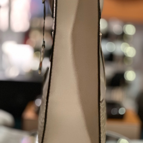 Authentic Michael Michael Kors Mercer MD NS Shopper, in Buff NWT - Picture 6 of 15